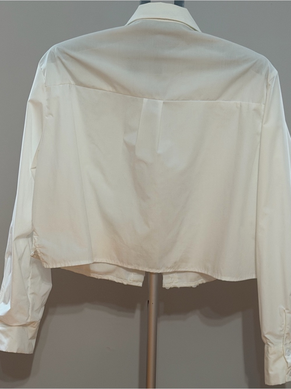 Cream Lace Cropped Button-Down Shirt - Picture 5 of 9